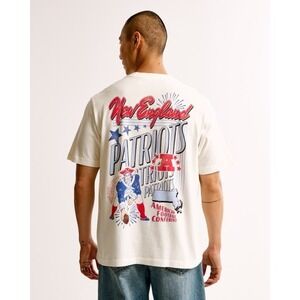 New England Patriots Retro Graphic Tee Shirt